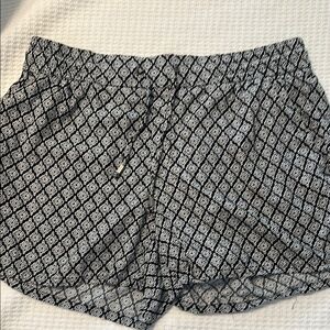 Super Cute and Comfy Old Navy Black and White Shorts